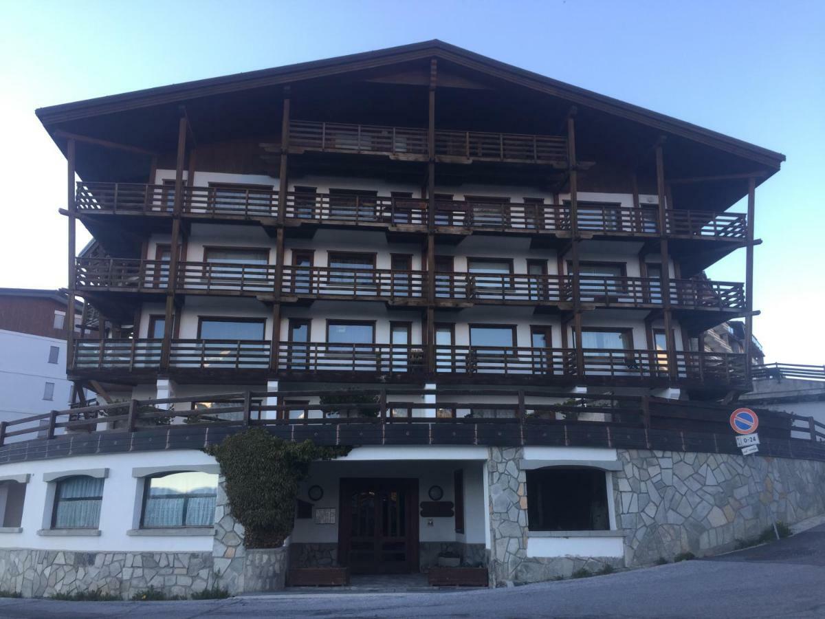 Royal Lägenhet Colle Colle Sestriere Exteriör bild